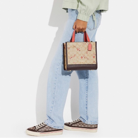 NWT COACH Dempsey Tote 22 In Signature Canvas With Heart And Star Print CJ646 - Picture 3 of 7